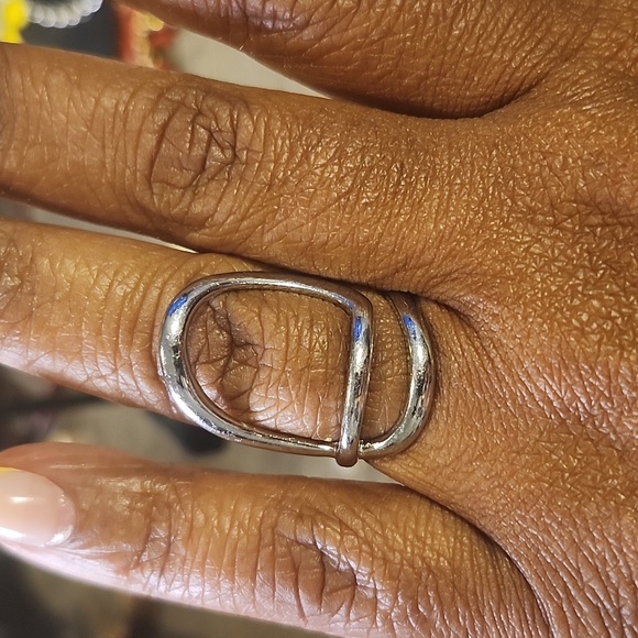 Elegant Silver Women's Ring - Picture 5 of 5